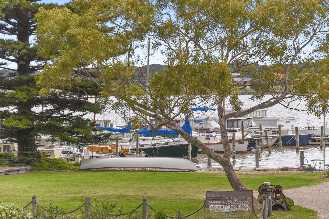 Short drive to Goolwa Beach, Port Elliot, Middleton, and Victor Harbor for easy day trips.