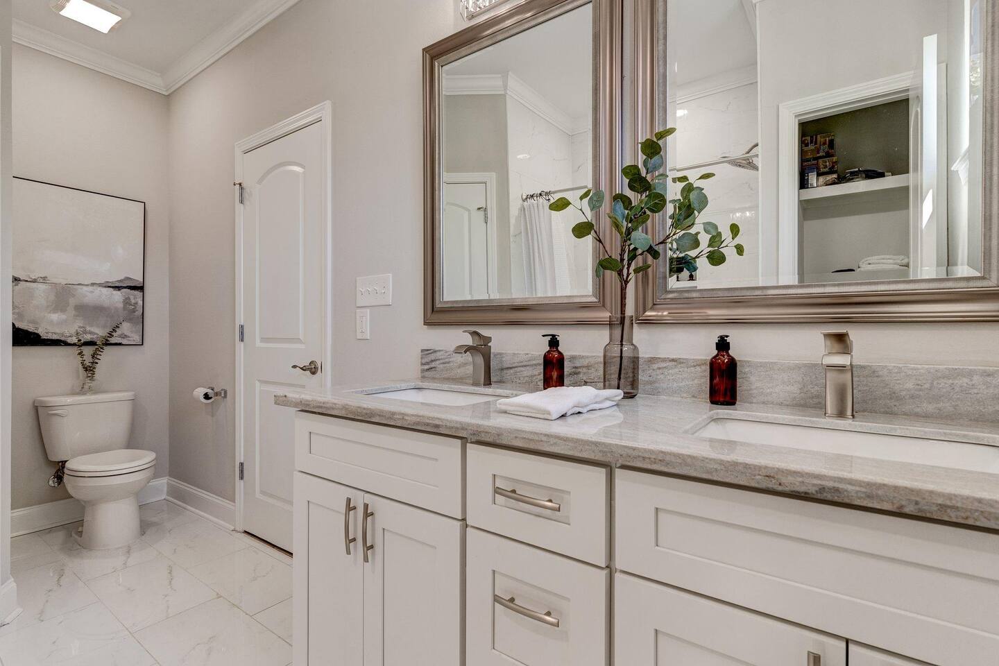 Double sinks vanity in the master bathroom