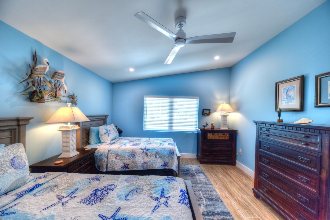 Casita Casa Marina — Master Suite with separate beds