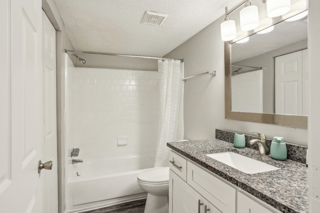 Crest at East Cobb 1812E · Unit 2/2