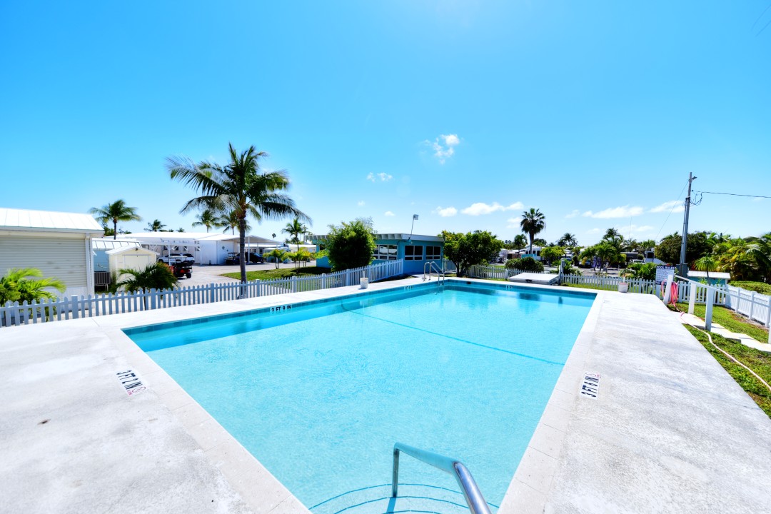 Windy Point Oceanfront in Geiger Key — Pool 1 close to the home