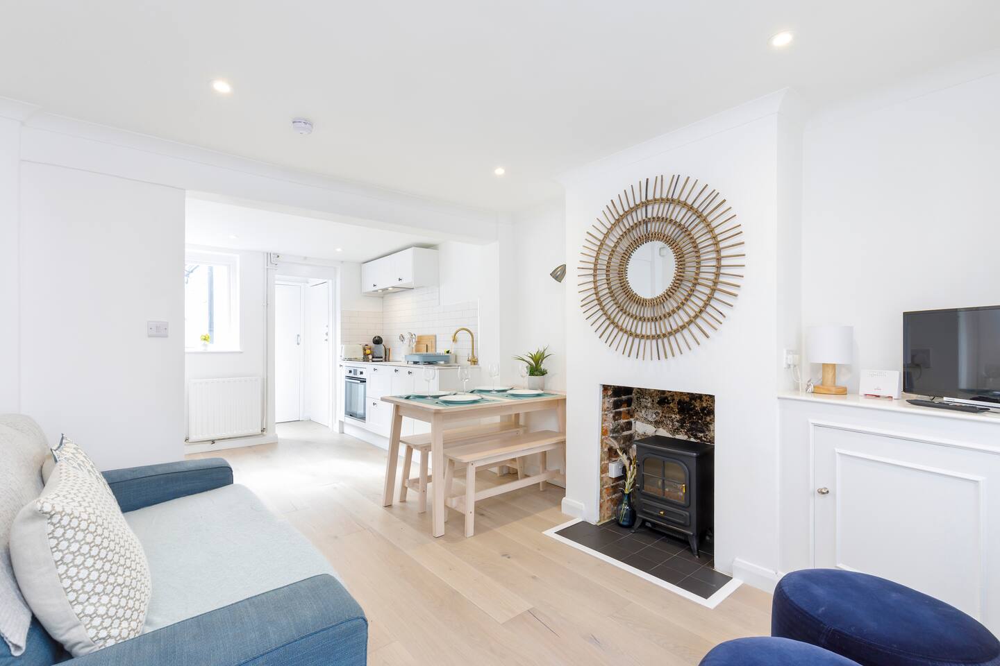 Central quiet cottage. Walk to shops, bars & beach — The City of Brighton and Hove, England — vacation rental