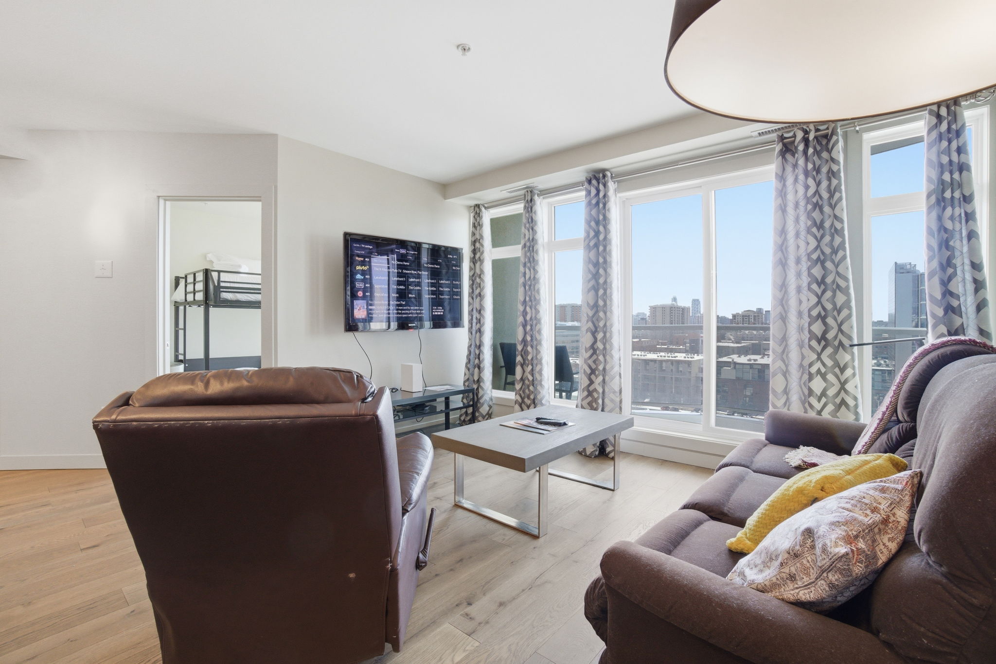 Quest -Stylish Condo Near Rogers, Ac,parking Incl - Canadá