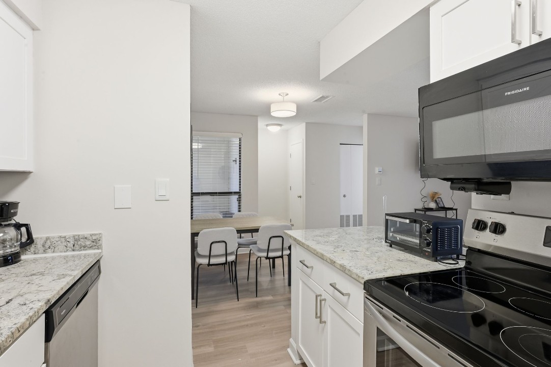 Taylor at 502 · Unit unit 2200-107 2/2