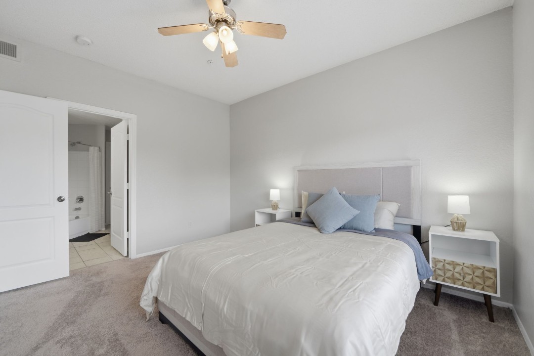 Avenue · Unit at Winter Springs 27-307 2/2
