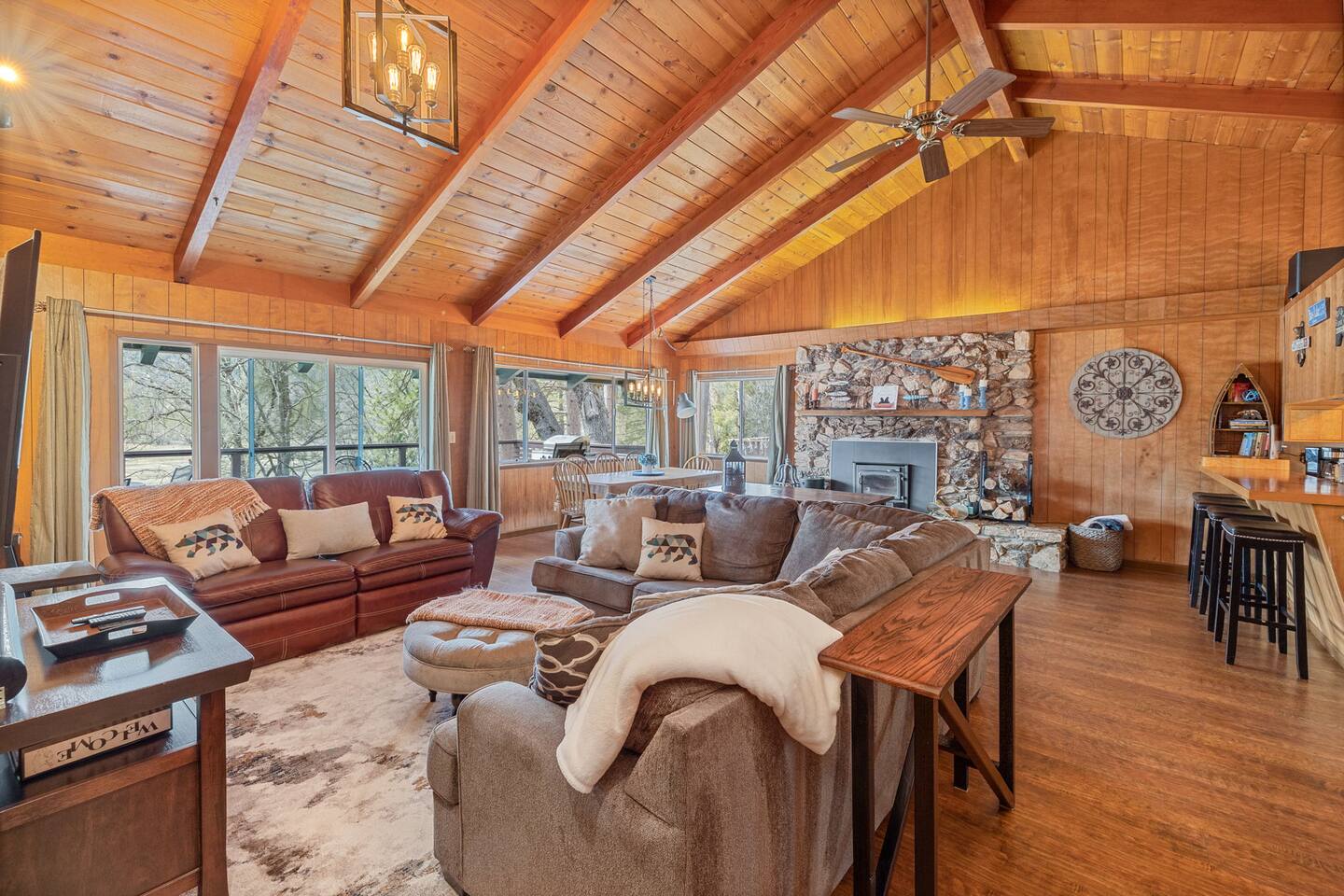Falls Beach • Lake View • Boat Dock • 5br - Bass Lake, CA