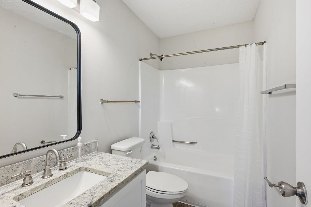 Taylor at 502 · Unit unit 2200-107 2/2