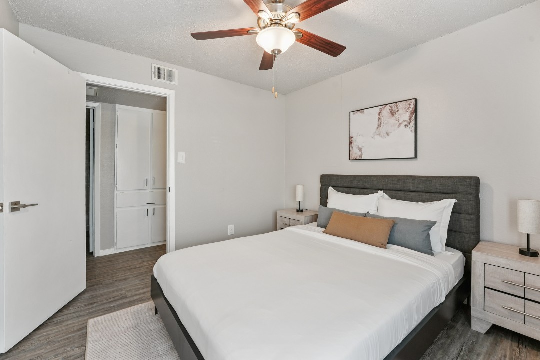 The Landry · Unit 326 2/2