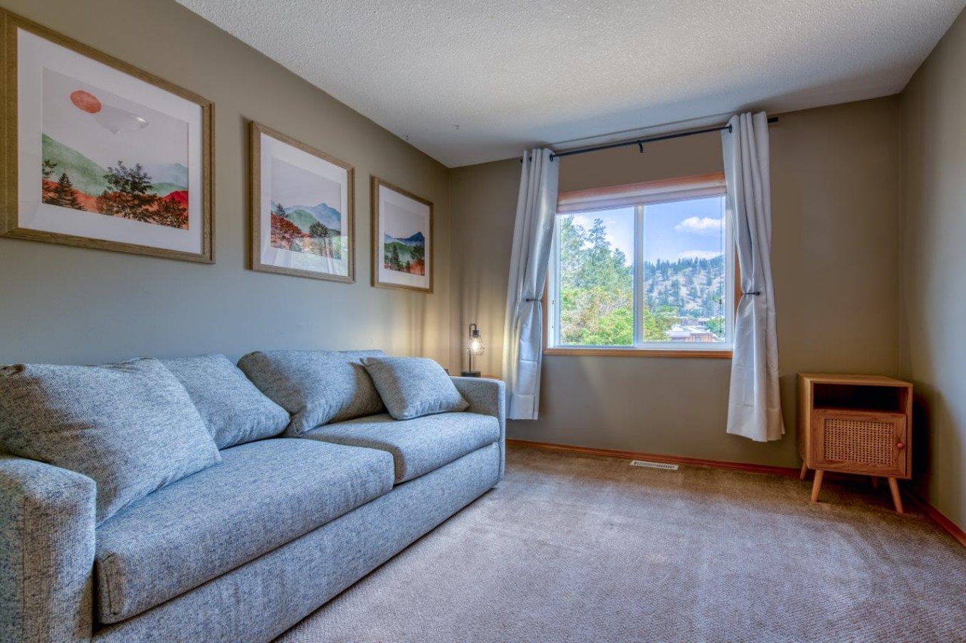 Radium Hot Springs, BC, House for rent from 327.84 USD