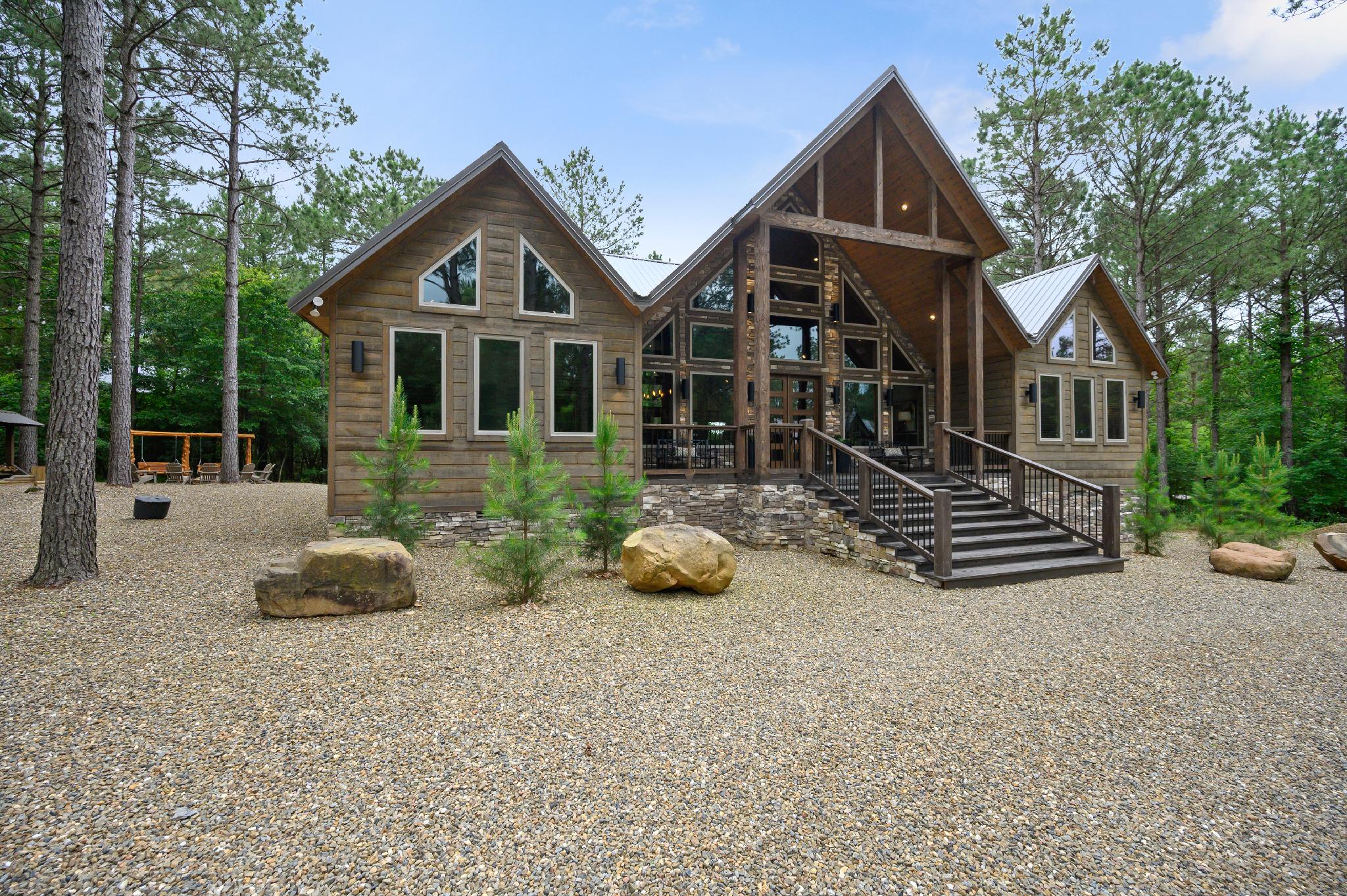 Unique Rustic 5 Bedroom Cabin