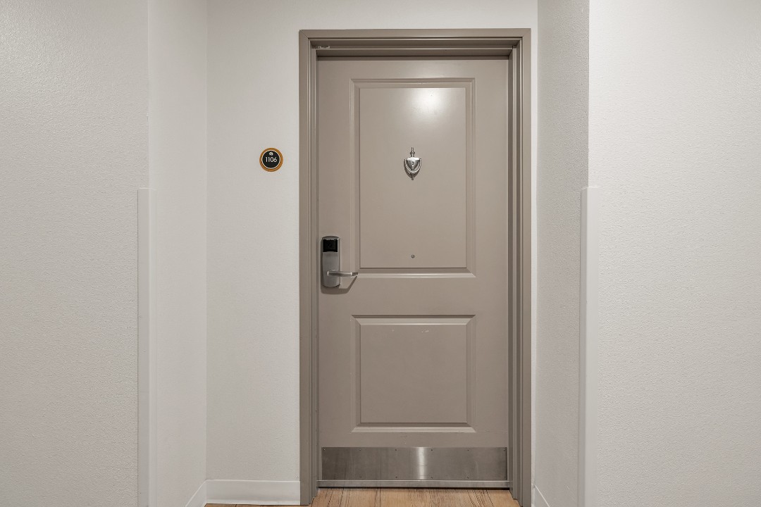 Simplicity At the Rim · Unit 1106  1106 2/2