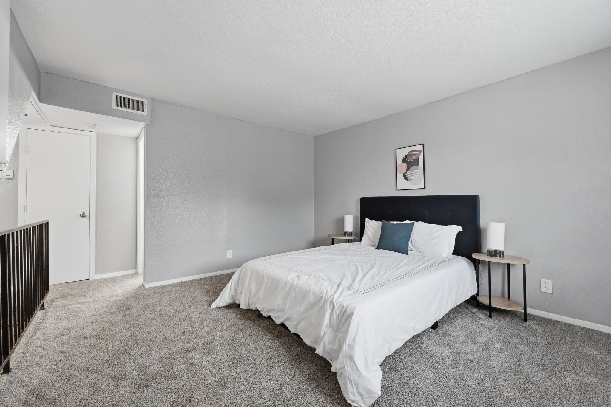 Relaxing 1BR townhome with modern touches in Arlington, TX