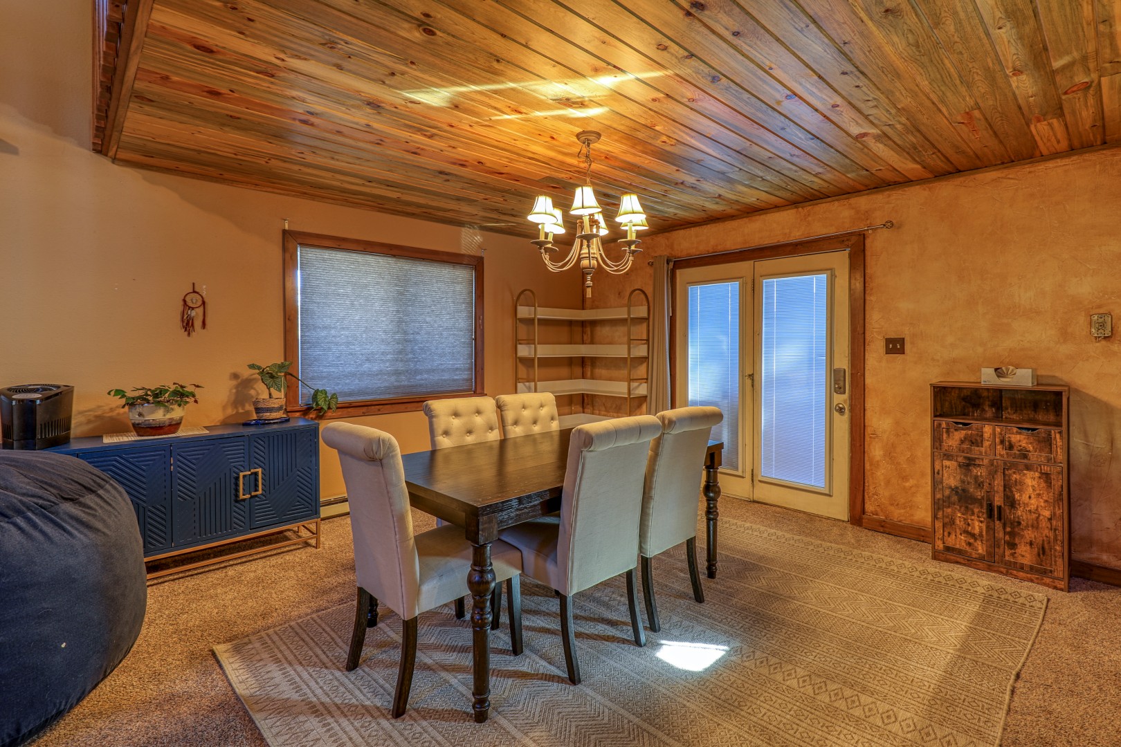 Hot Tub & Pet Friendly Forest Hideaway