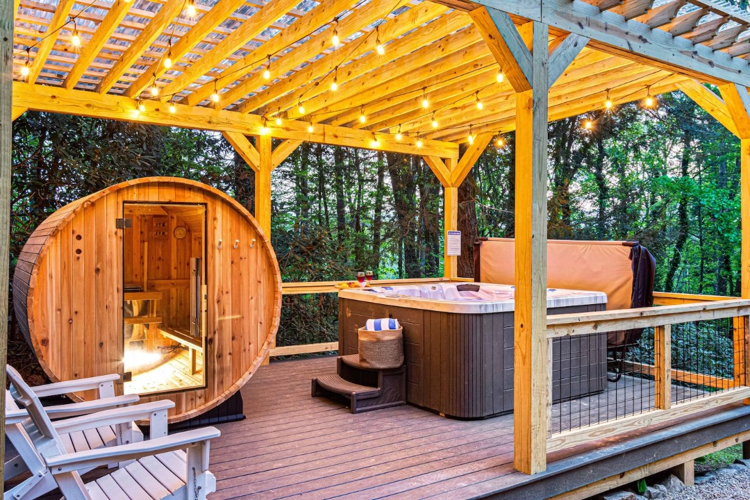 Wildernest Villa outdoor sauna and hot tub