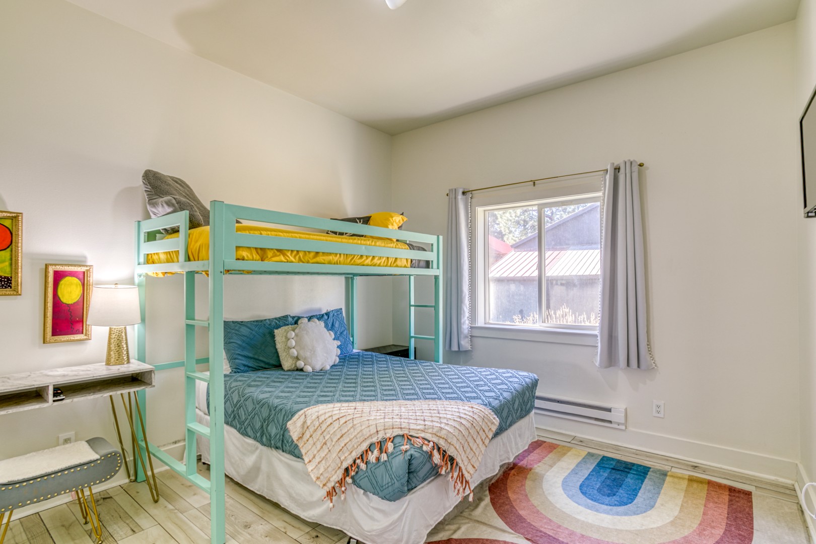 2nd Bedroom w/Queen bed and bunk bed above