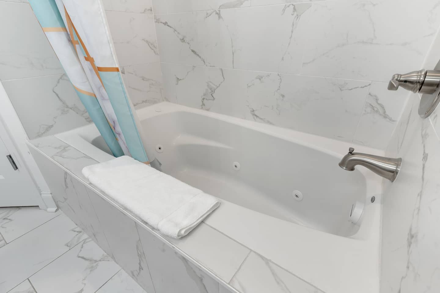 Bathtub in ensuite bathroom