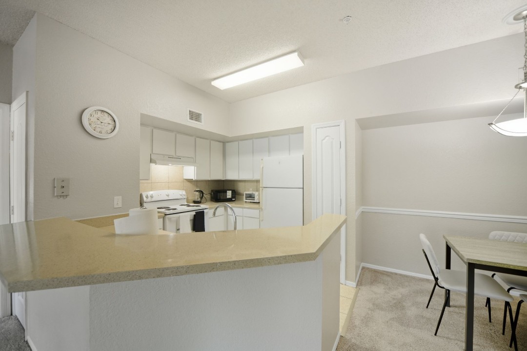 Avenue · Unit at Winter Springs 27-307 2/2