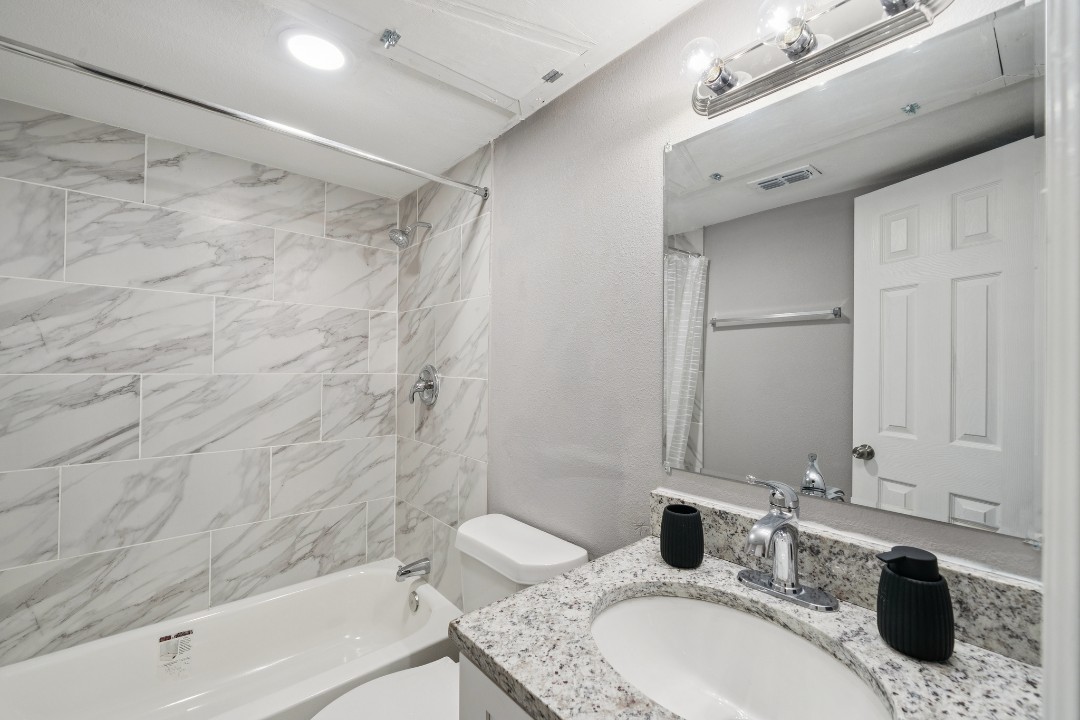 Vista Buena · Unit 3329 1/1