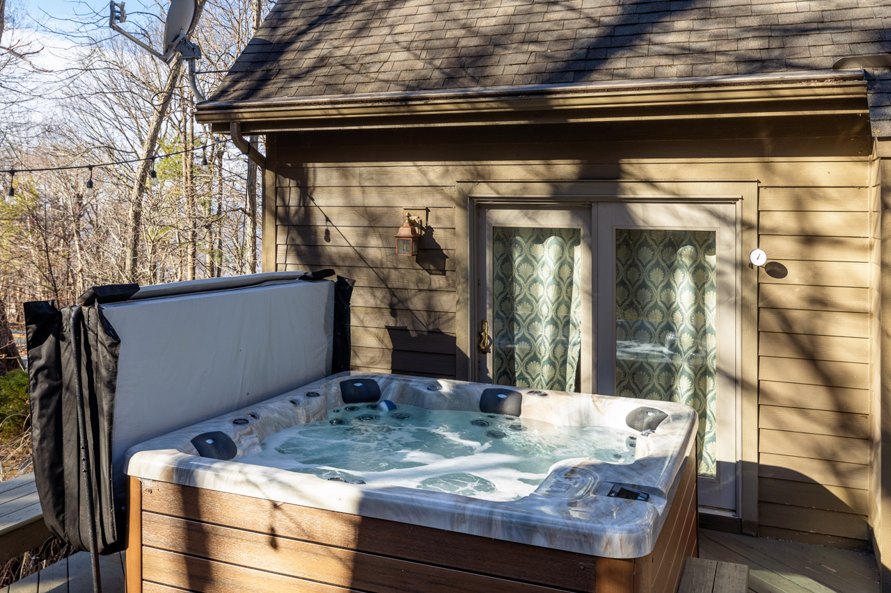 Wintergreen spring/Jacuzzi/firepit/pool access — Wintergreen Resort, VA — vacation rental