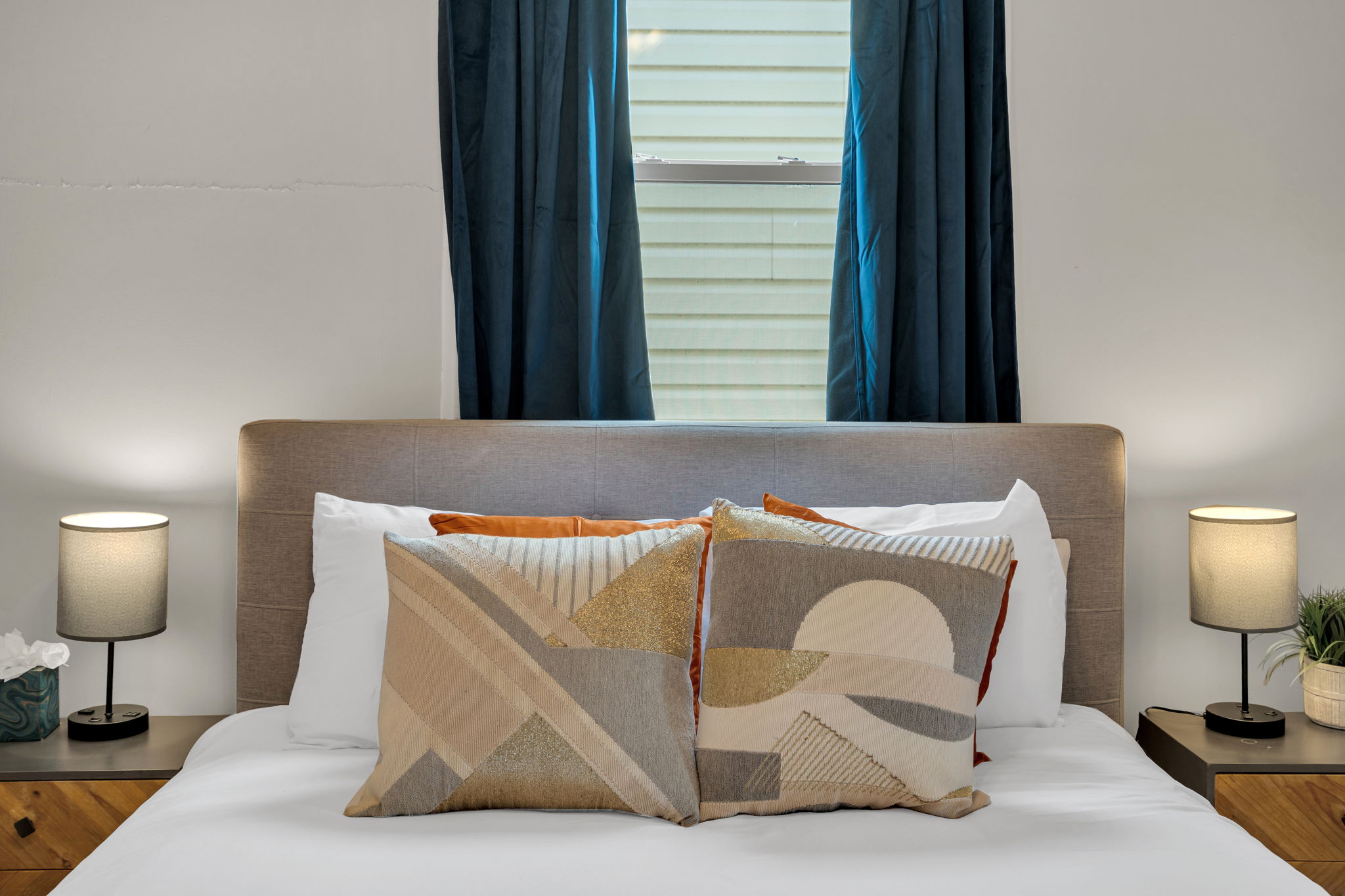 Comfortable bed with layered pillows