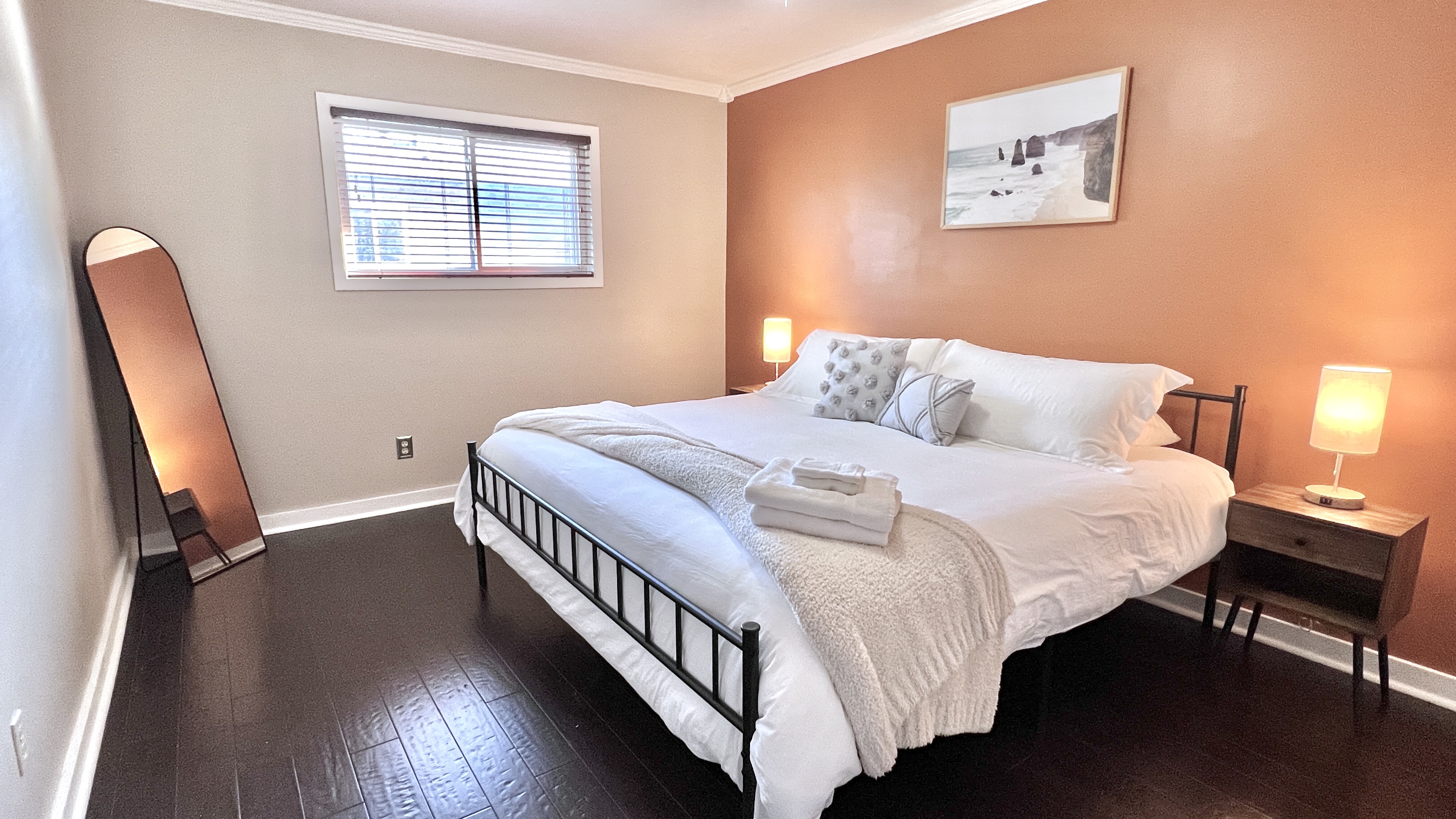 Charming Split-level Getaway With Fire Pit And Deck - Inviting Oasis - Champaign, IL