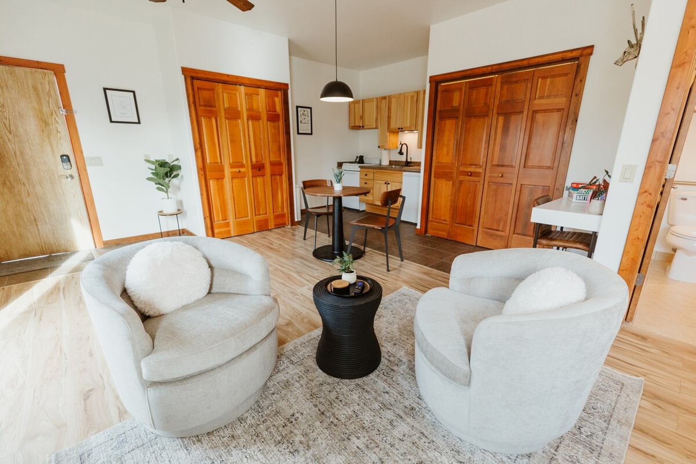 Mt. Siyeh Studio (101) photo 3