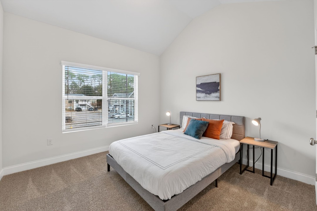 Hickory Grove · Unit 406 2/2