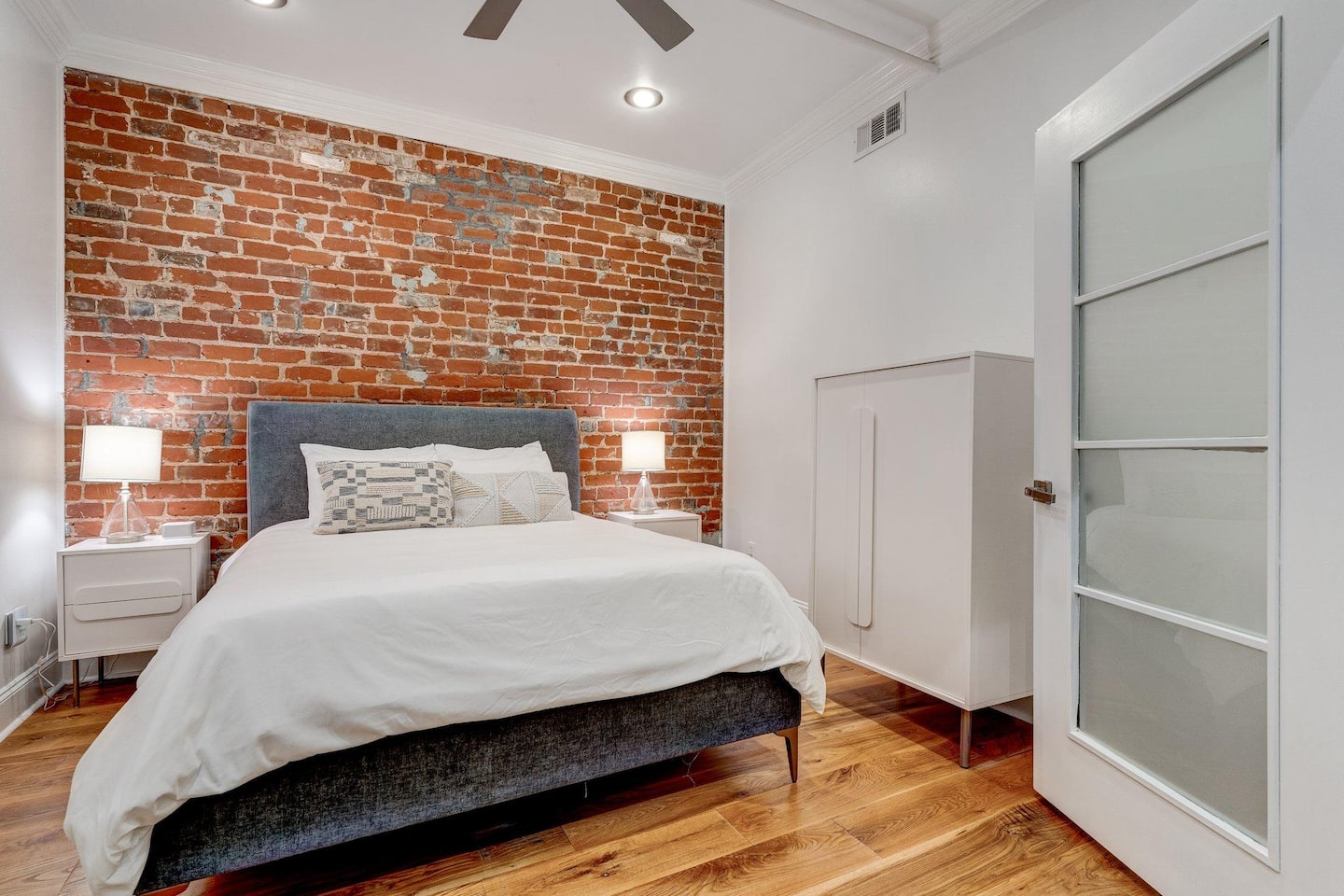 First bedroom | Queen