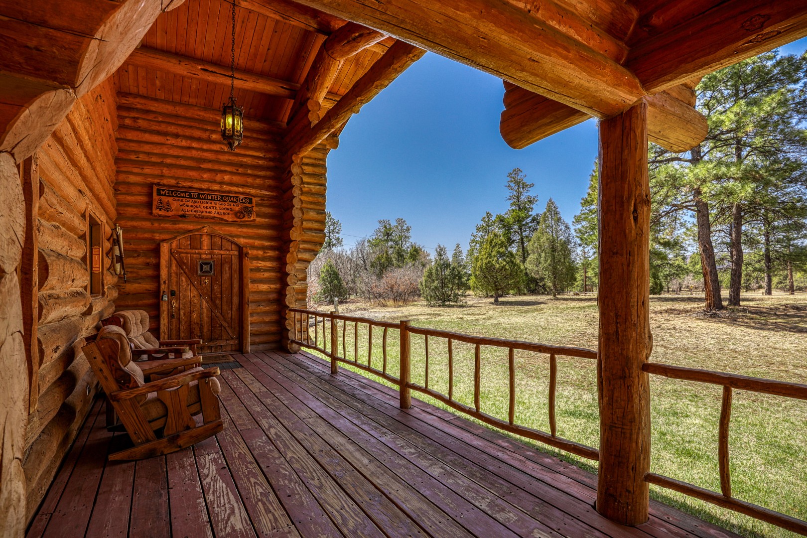 Winter Quarters Cabin- Mountain Views & Hot tub