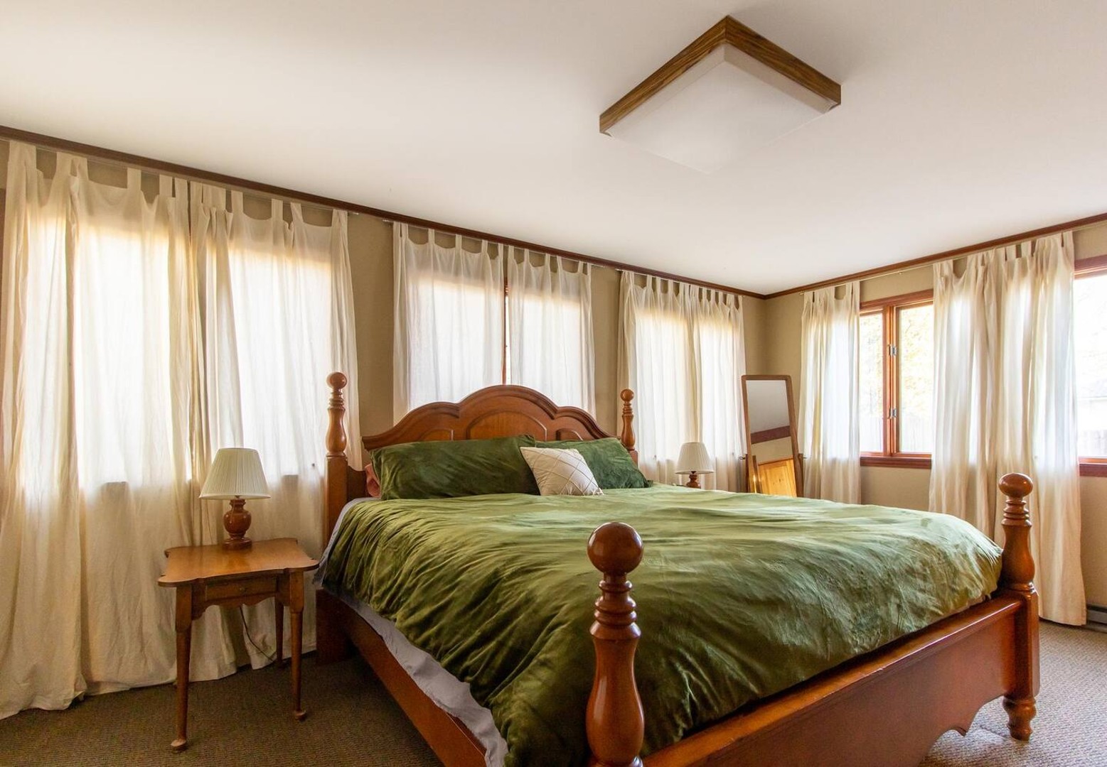 Bedroom 1 king