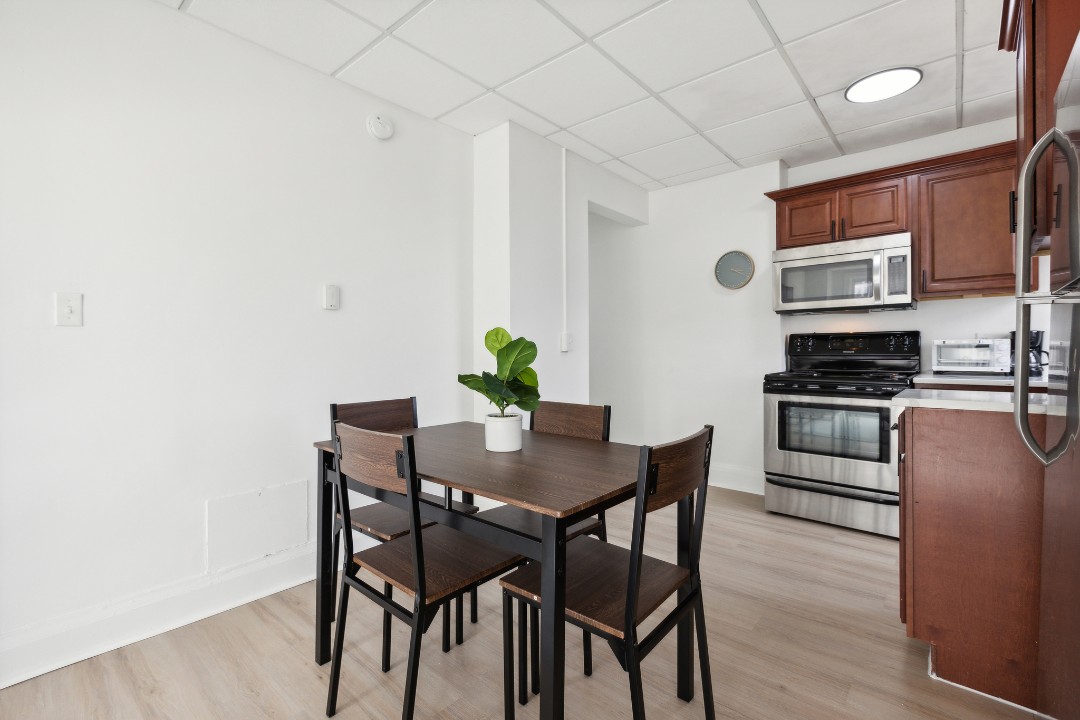on East, 636- · Unit 111  1/1