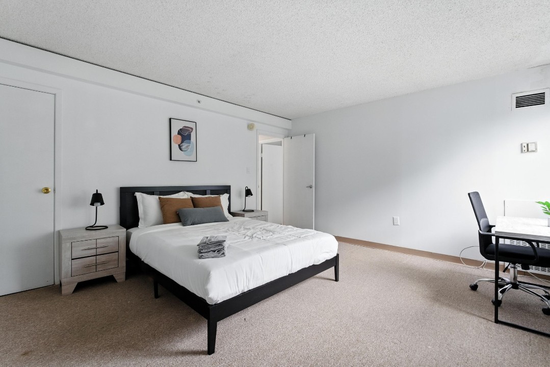 2 Bedrooms · Signature layout