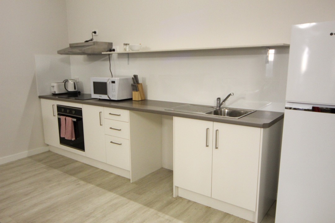 Well-stocked with cookware, utensils, oven, stove, fridge, and microwave.
Ideal for self-catering stays and long-term guests seeking home-style dining convenience