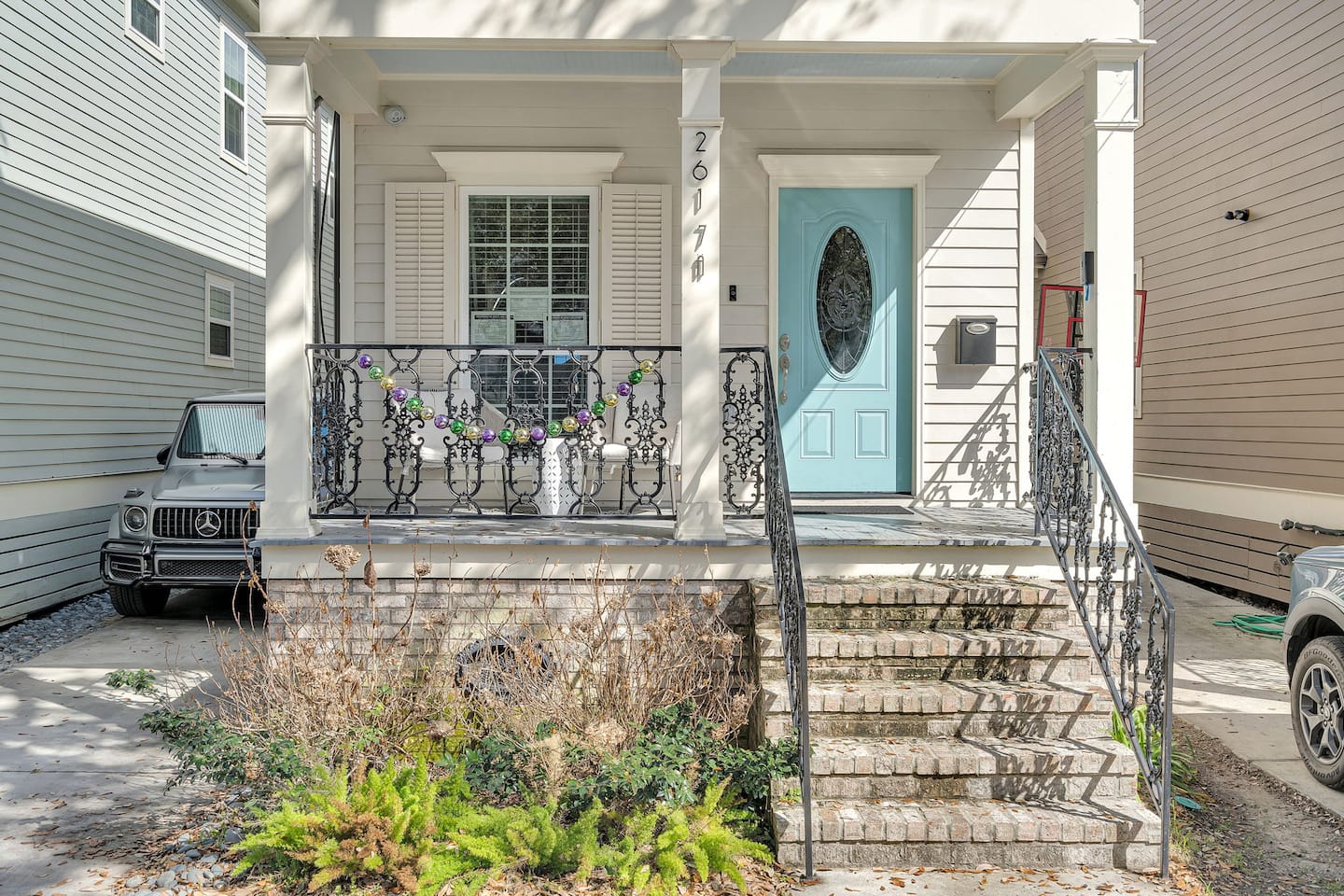 Beautiful New Construction with thoughtful décor for your perfect stay in New Orleans! Two blocks to the Canal Streetcar!