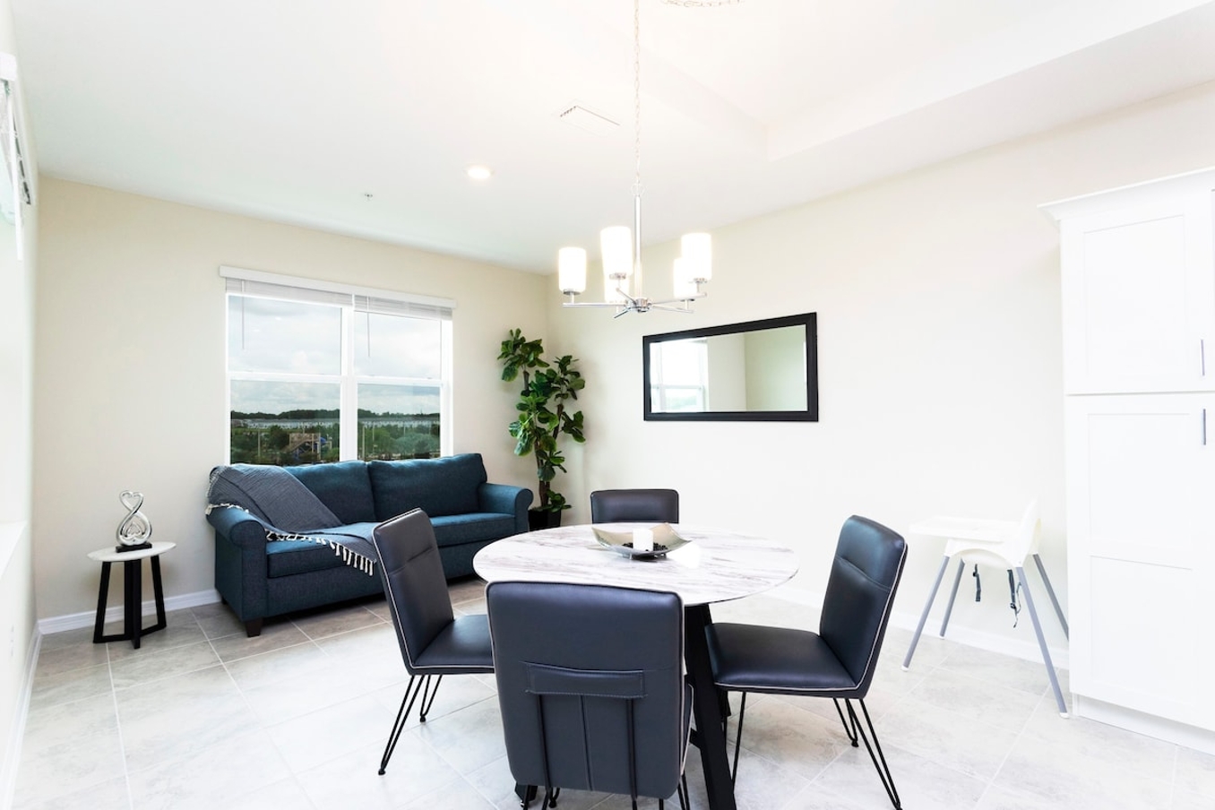 With an elegant style, our dining area is perfect for quality time with your loved ones