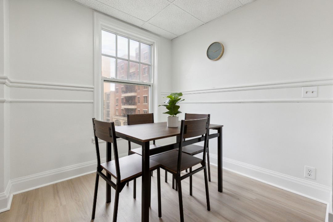on East, 419- · Unit 111  1/1