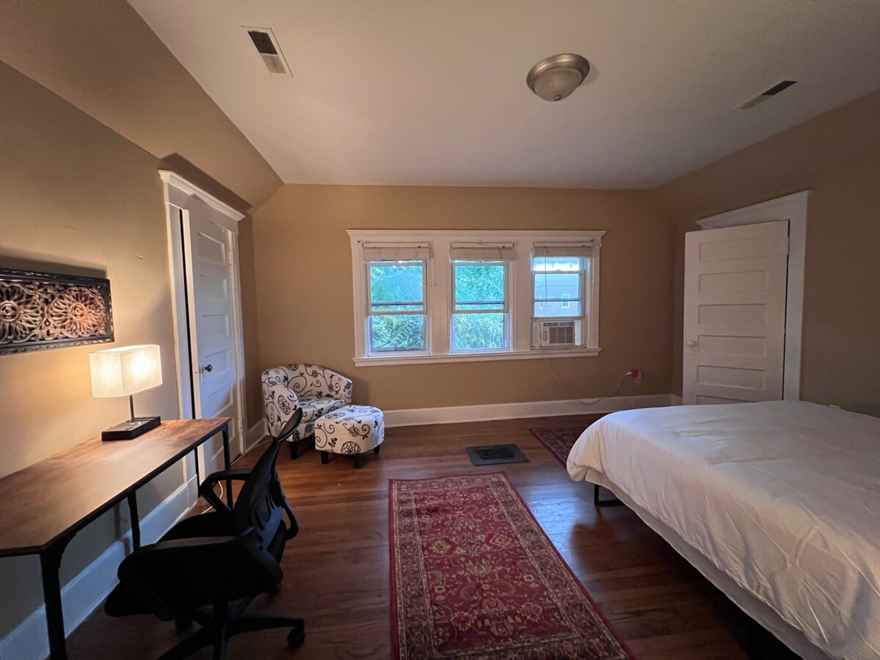 Acorn Room photo 3