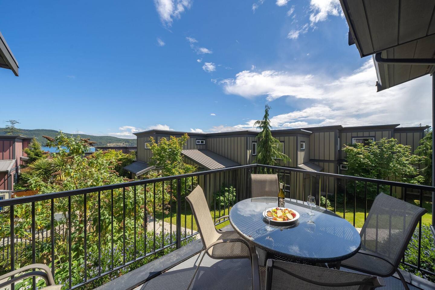 Entire 3 Bedroom Townhouse in Sooke, BC  — Sooke, British Columbia — vacation rental