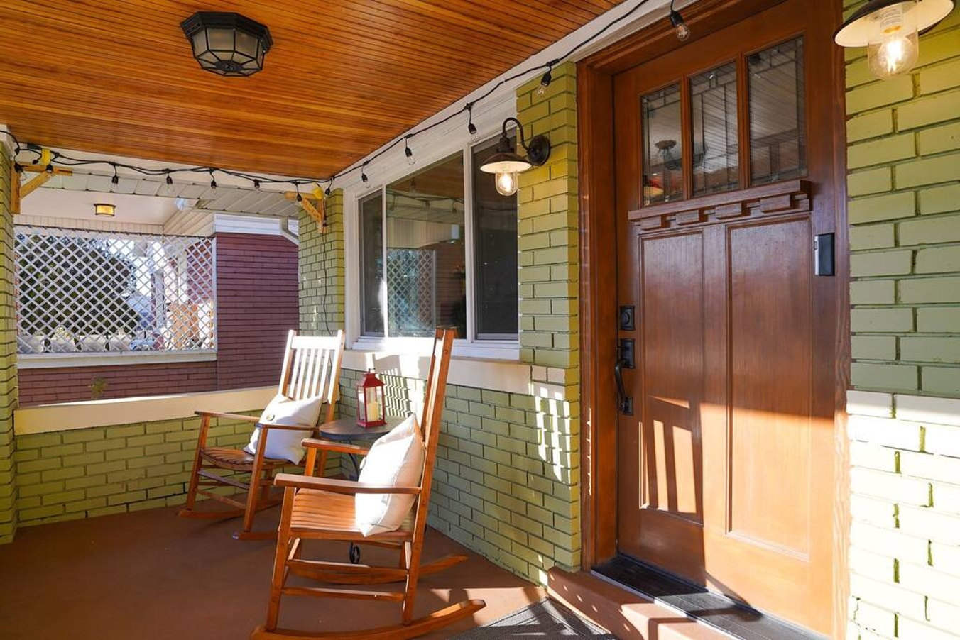 Charming 2-bedroom Craftsman Bungalow photo 4