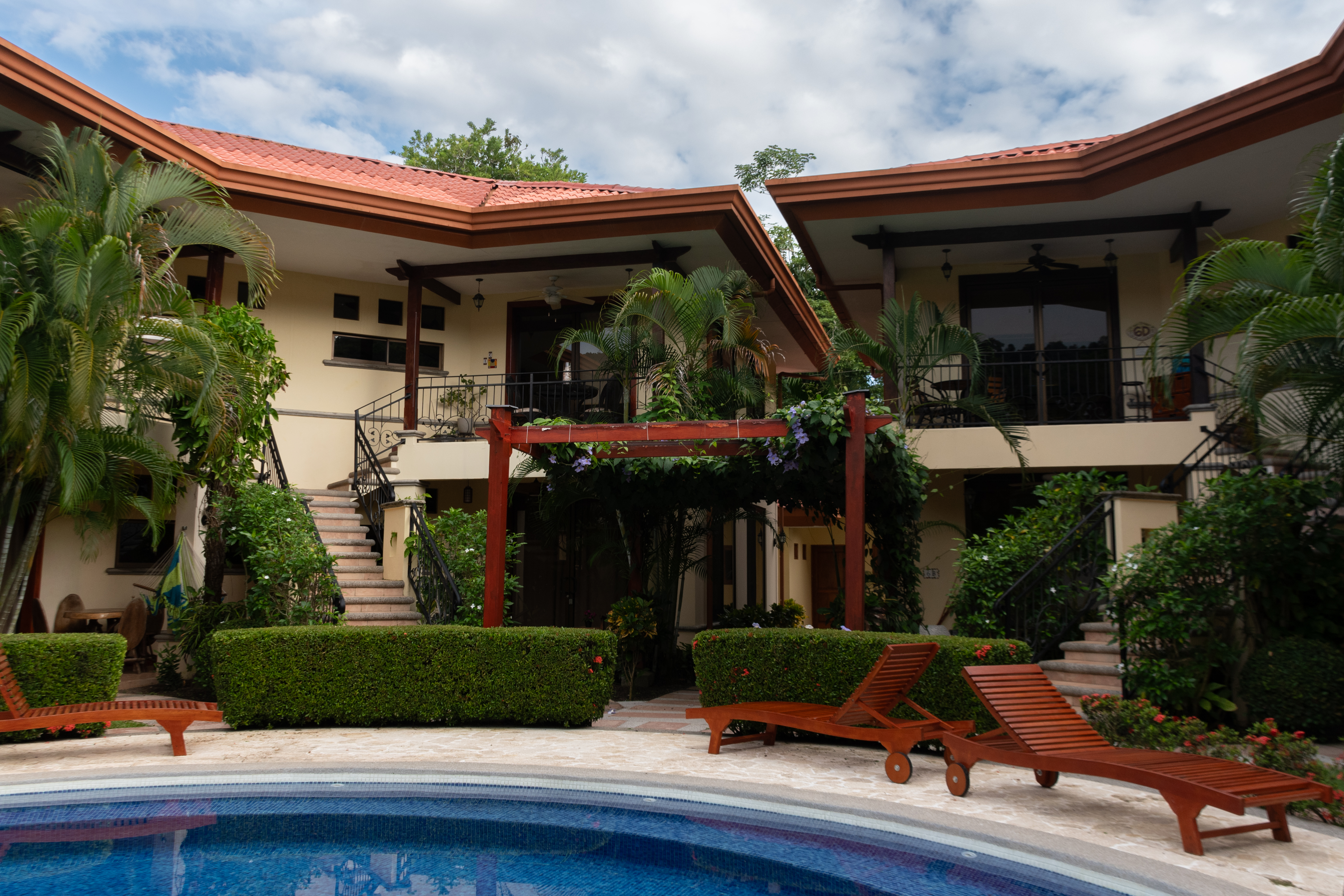 Corteza 2BD • Gated • A/C • Quiet Terrace + Pools — Jaco, Puntarenas Province — vacation rental