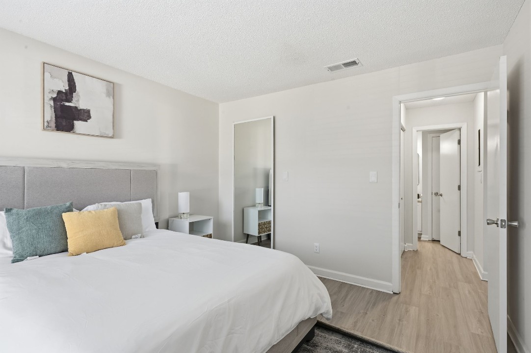 Taylor at 502 · Unit unit 2200-107 2/2