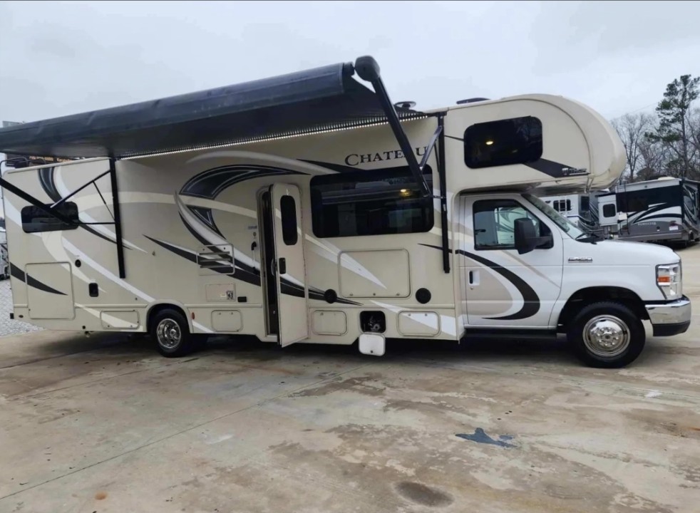 [35] 2018 Class C – Chateau – Premium