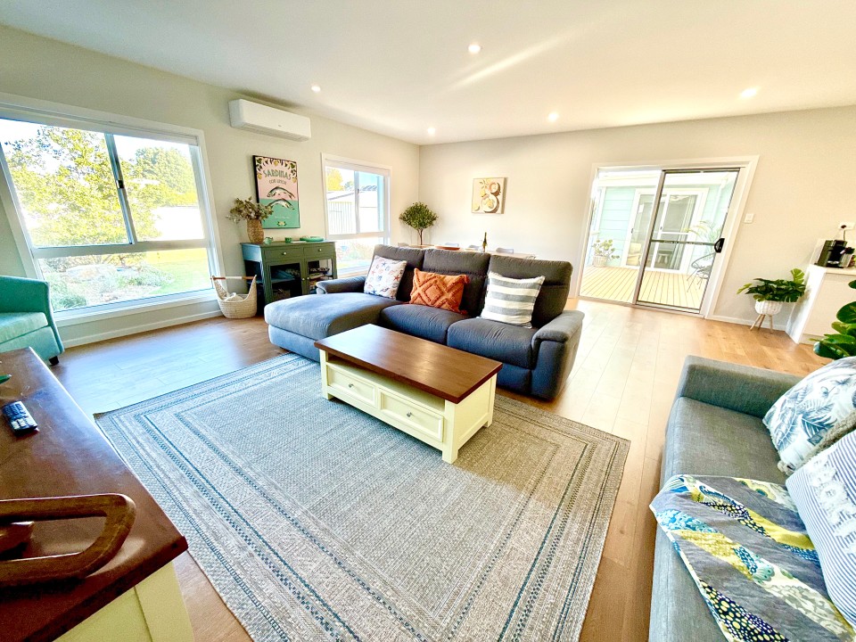 Newly Renovated Open Plan Living, Dining and Kitchen