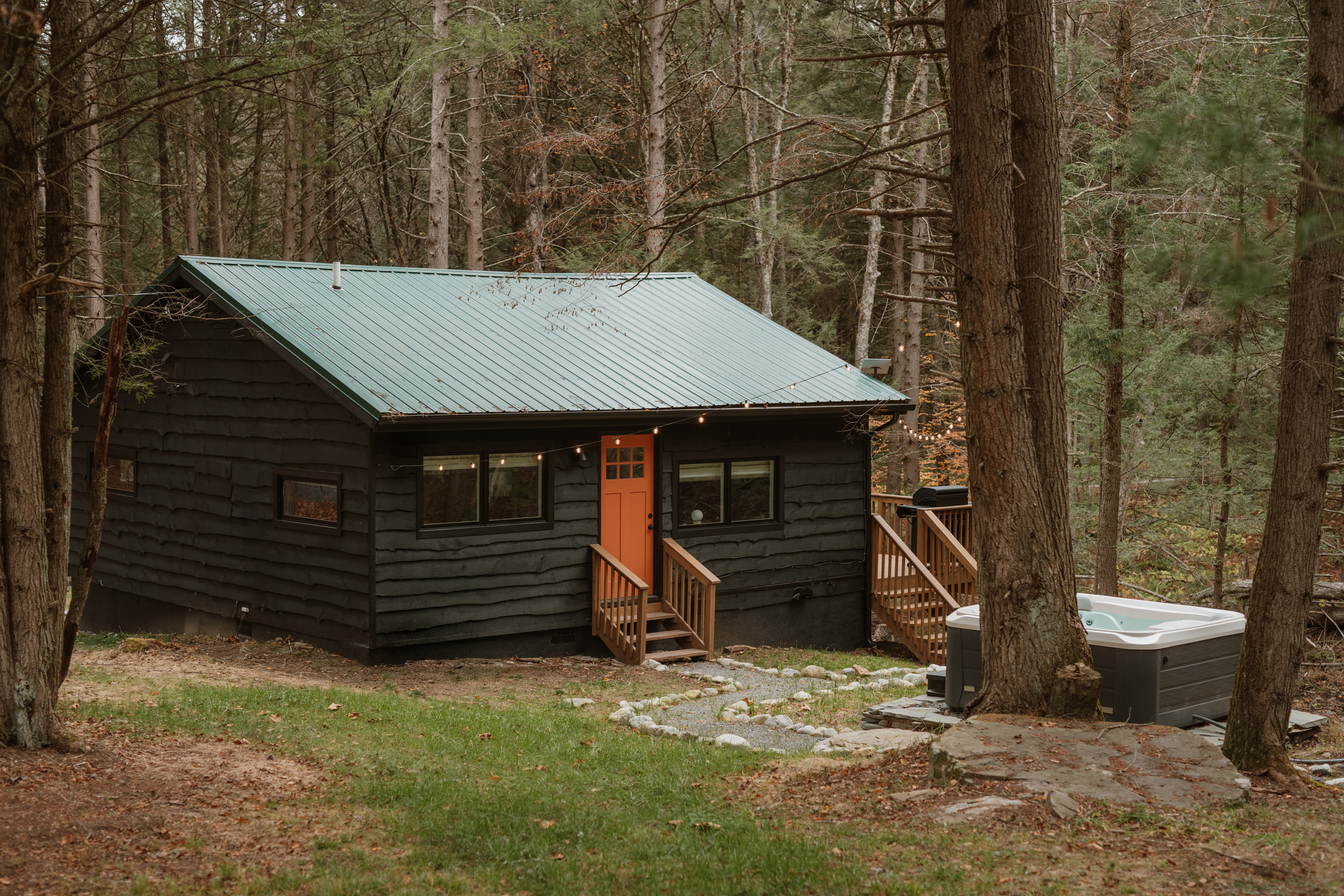 Creekside Modern Cabin Sauna Hot Tub Niksen Den — Callicoon, NY — vacation rental