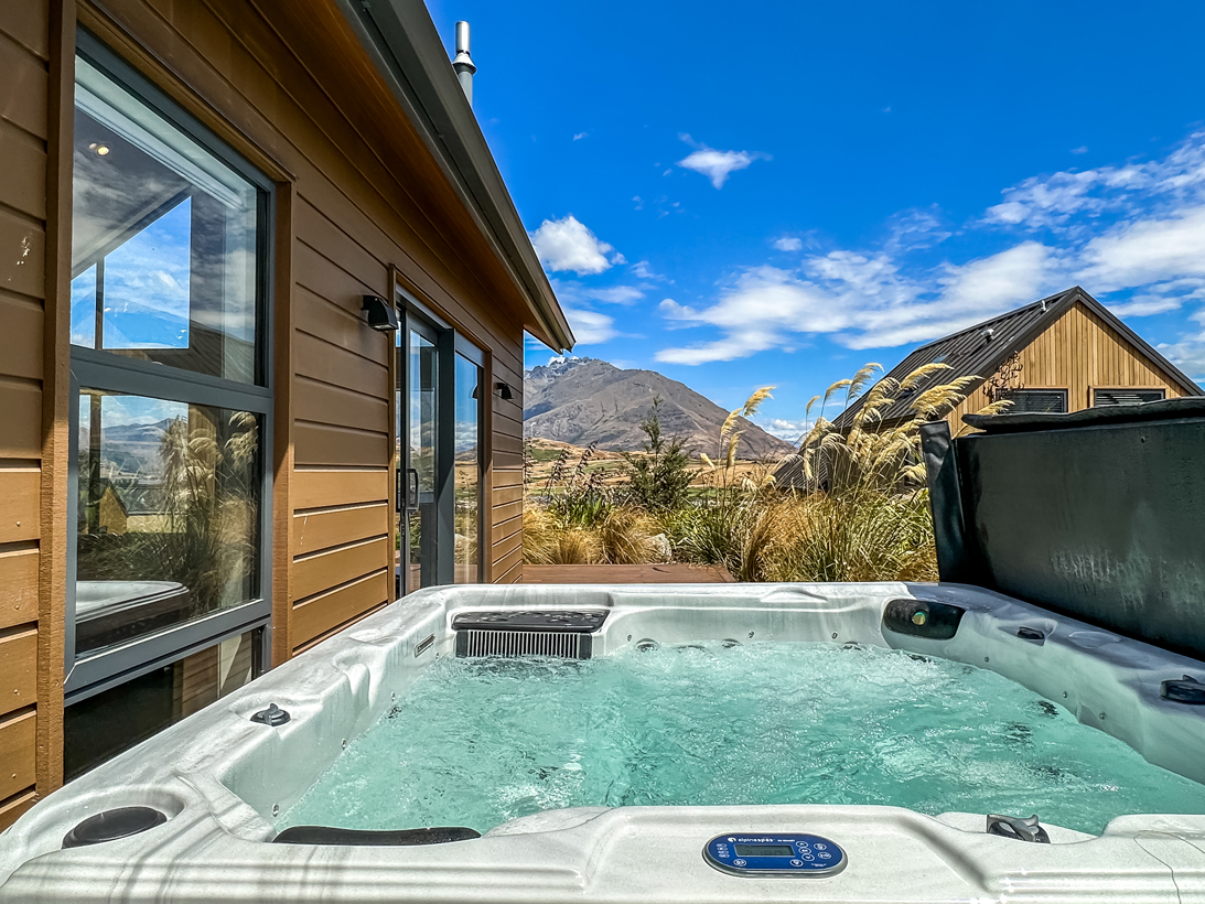 Vacation Rental Falcons Retreat with spa New Listing