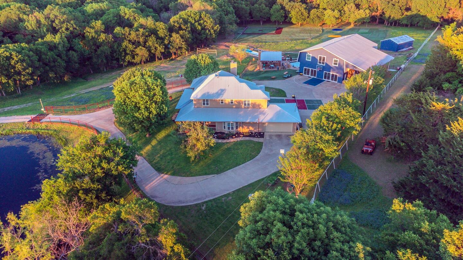 Retreat Blooming Grove | A Retreat DFW Experience — Blooming Grove, TX — vacation rental