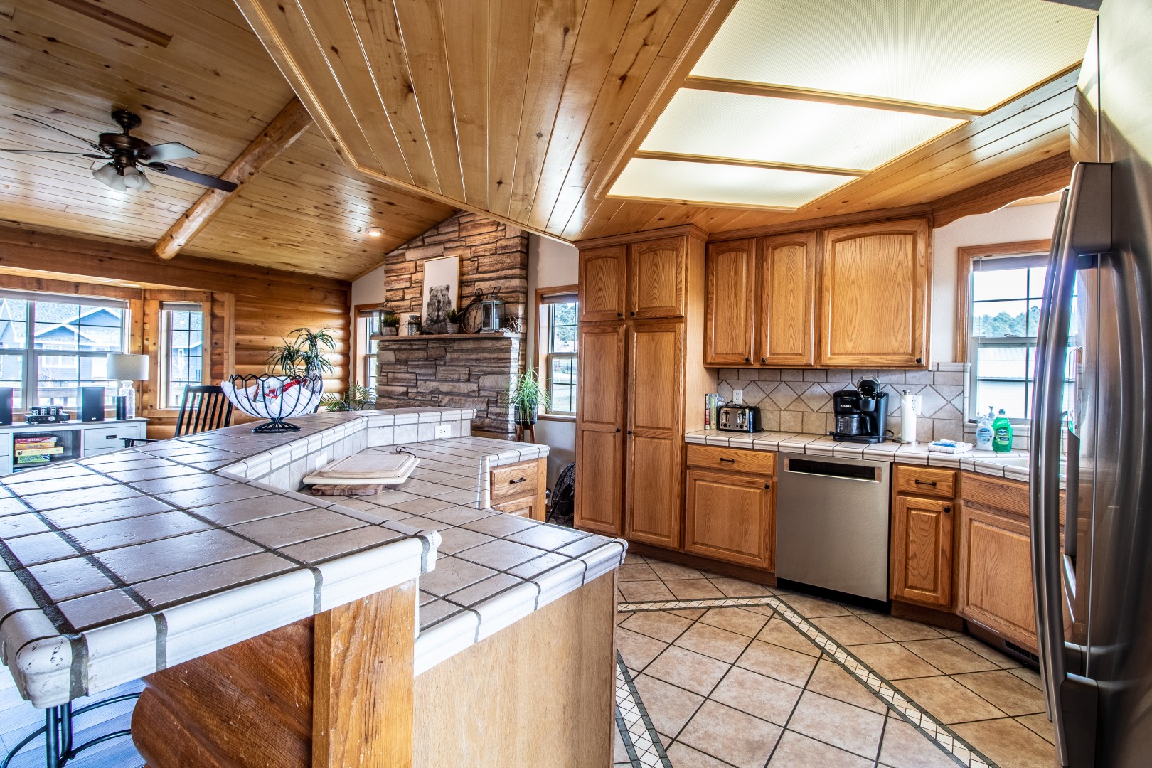 Kitchen Island and Kitchen