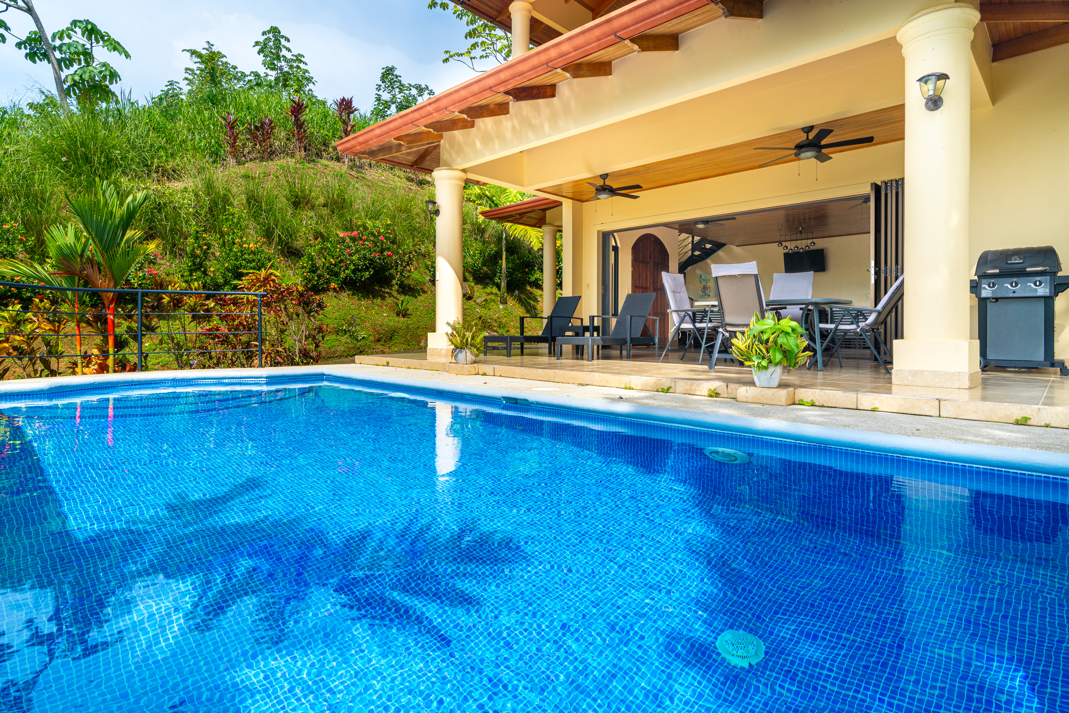 4 Bedroom-sleep 9-private Pool-gated-ojochal - Costa Rica