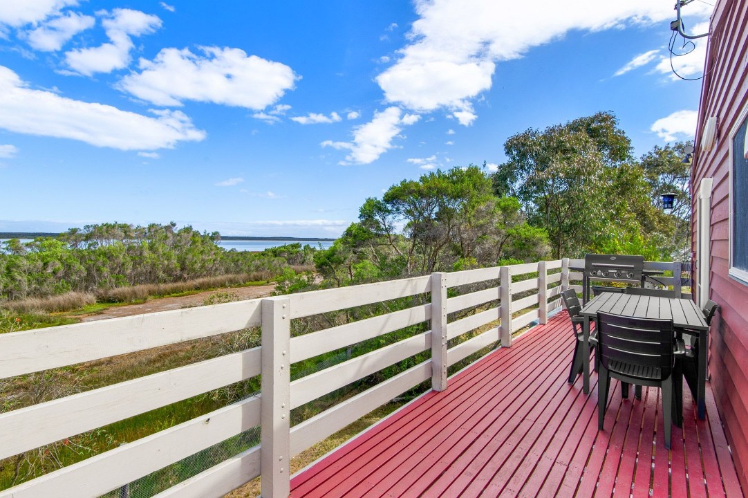 Escape to Lakeside - 