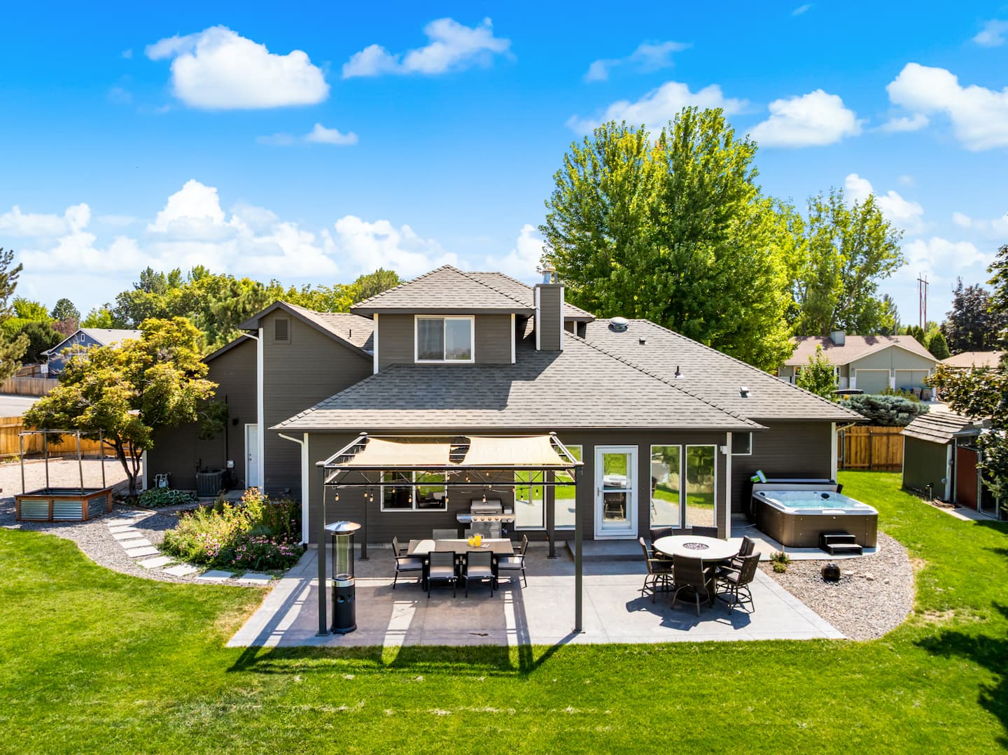 Outdoor oasis w/ view & Hot tub in Boise, ID